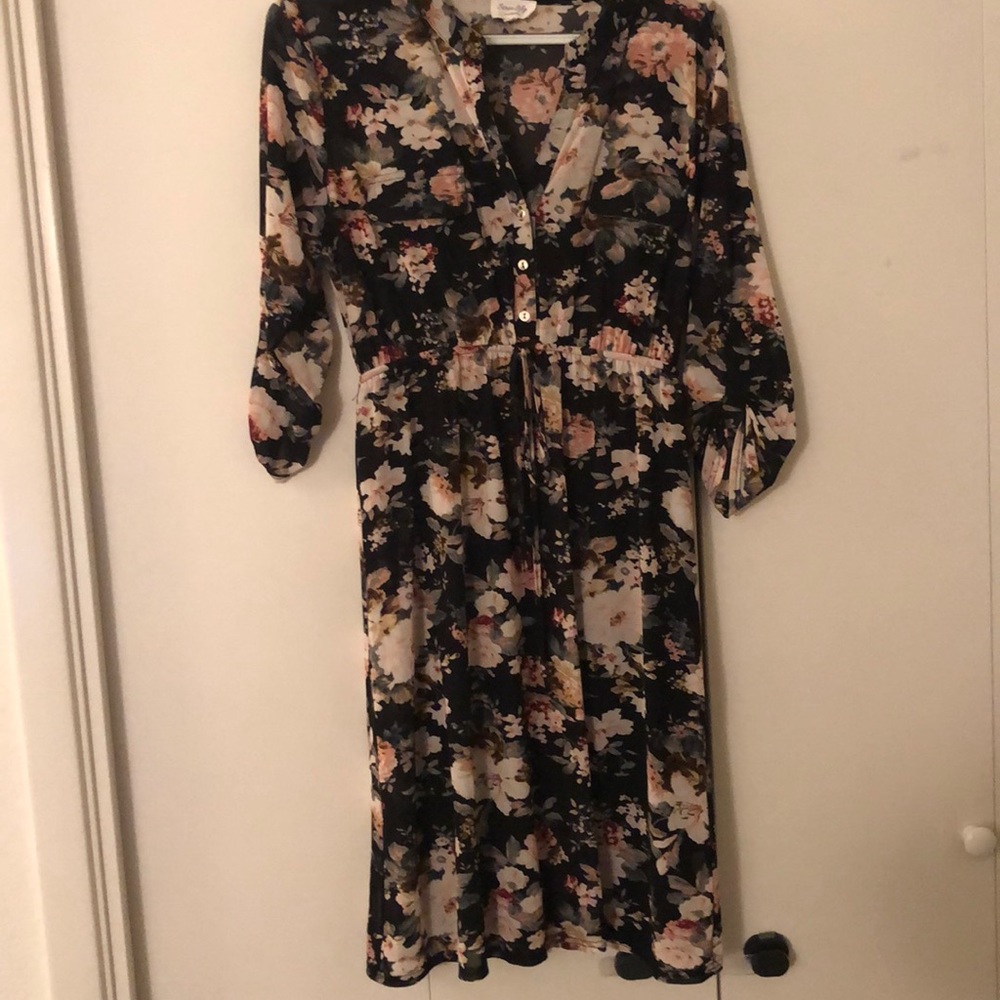 Like new siren lily maternity dress!